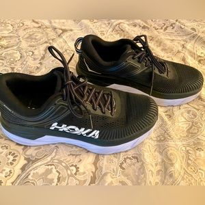 Size 7 1/2.  Hoka Bondi 7 black Hoka One One.